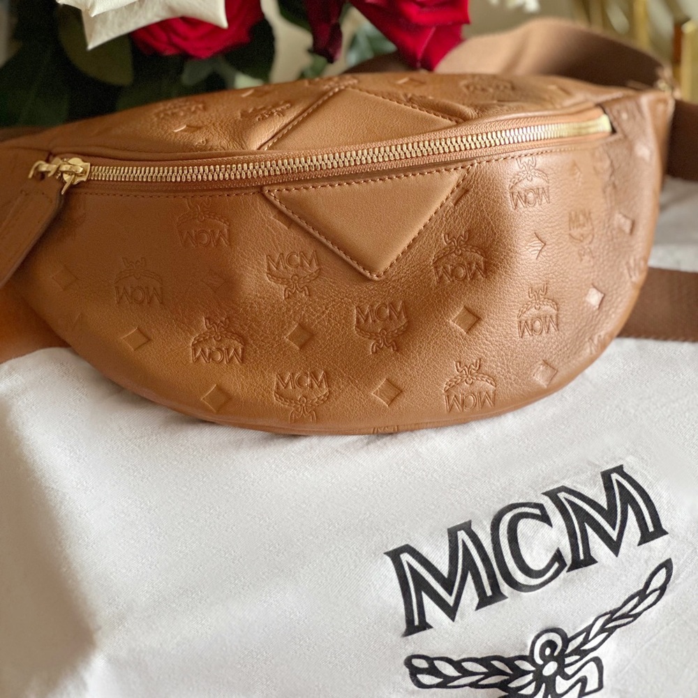 Perfect MCM Authentic Fanny pack! Worn once! Purchased at Saks Fifth Avenue!!